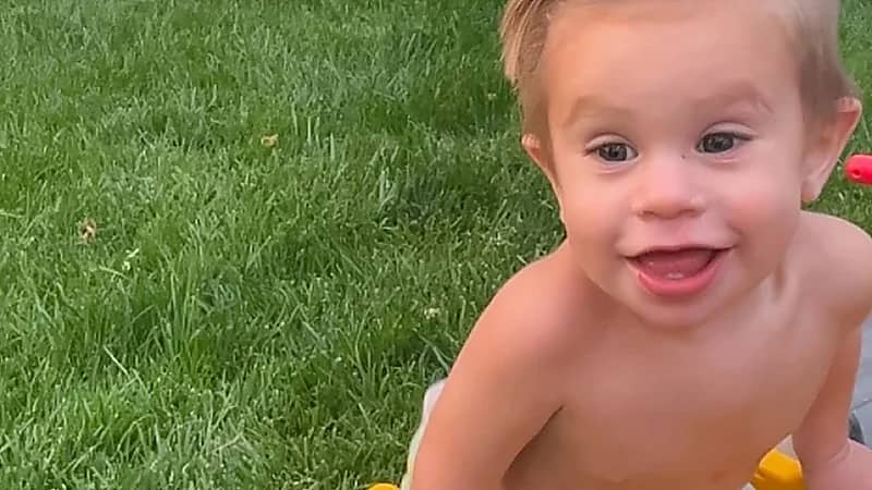 ‎وفاة طفل مؤثرة تربوية في حادث أليم .. صور