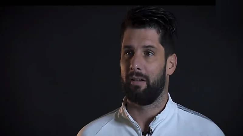 بالفيديو..مدرب الشباب يتحدى الأهلي