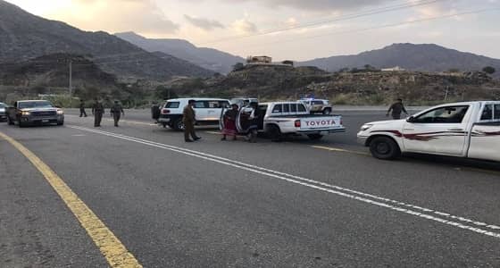 بالصور.. شرطة عسير تضبط عدد من المخالفين والمخالفات بـ " تثليث "