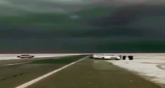 بالفيديو.. سحابة خضراء تثير رعب المارة بتبوك