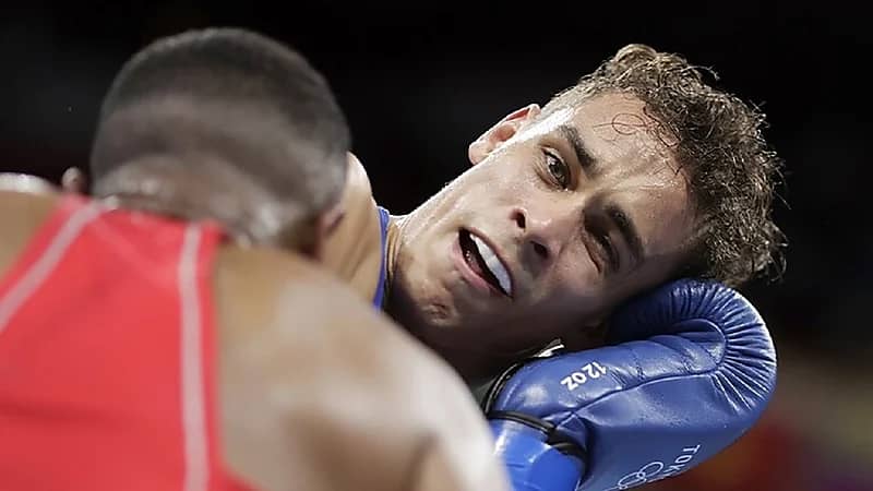 ملاكم مغربي "يعض" منافسه في أولمبياد طوكيو