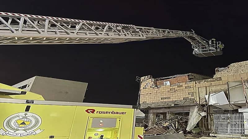 وميض لحظي في مبنى تجاري بالقصيم.. صور