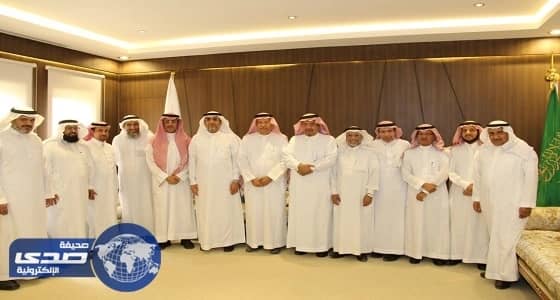 وفد من كبار المسؤولين والأكاديميين يزور مؤسسة تكافل الخيرية