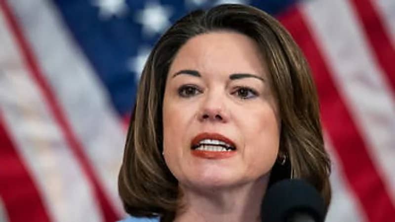 نائبة أمريكية تتعرض للضرب في مصعد عمارتها