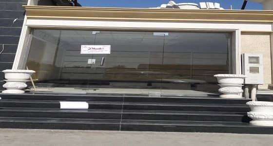 بالصور.. إغلاق عدة محلات غير مرخصة بغرب الدمام