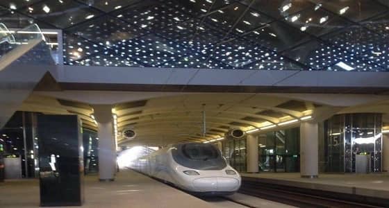 خادم الحرمين يفتتح محطة قطار الحرمين بالمدينة المنورة