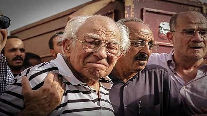 بالفيديو..خالد النبوي يمنع رشوان توفيق من حضور دفن جثمان عزت العلايلي