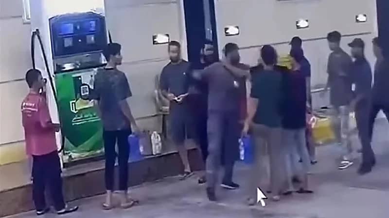 مشاجرة تنتهي بمقتل مراهق بالرصاص داخل محطة وقود.. فيديو