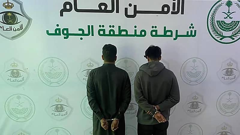 القبض على مواطنين لانتحالهما صفة غير صحيحة ومحاولة سلب عاملين بالجوف