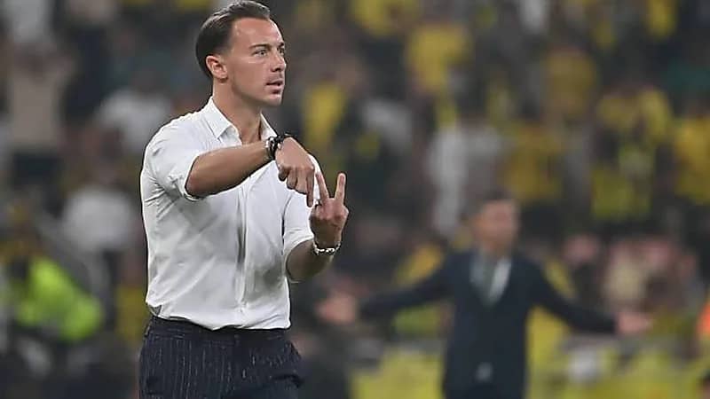 يايسله يحفز لاعبي الأهلي للتركيز قبل الديربي