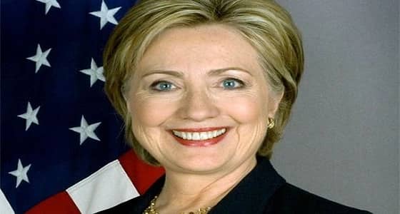 بالفيديو.. هيلاري كلينتون تتعرض لموقف محرج في الهند