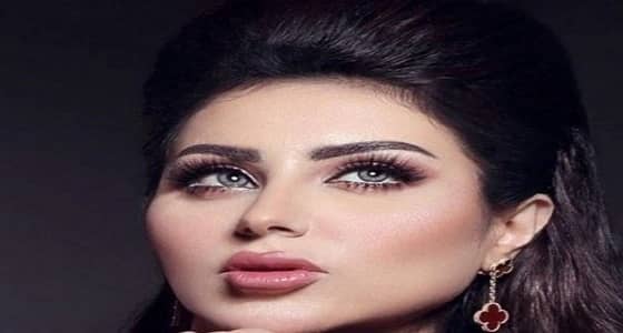 بالصور.. حليمة بولند تثير الجدل بظهورها عارية في حمام سباحة