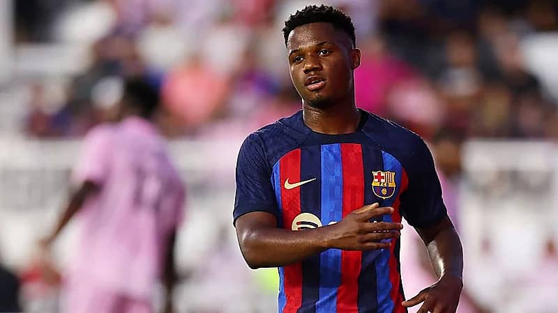 فاتي يرفض الرحيل عن برشلونة