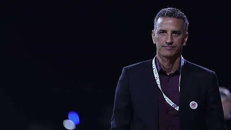 رسميًا.. الشباب يوقع مع المدرب شاموسكا وعسيري وشيعان