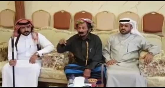 بالفيديو.. مراسم الصلح بين موظف تعليم سراة عبيدة وابن المسن