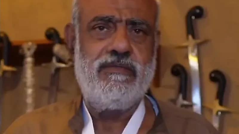 قصة حرفي سعودي قضى 65 عاما في صناعة السيوف العربية .. فيديو