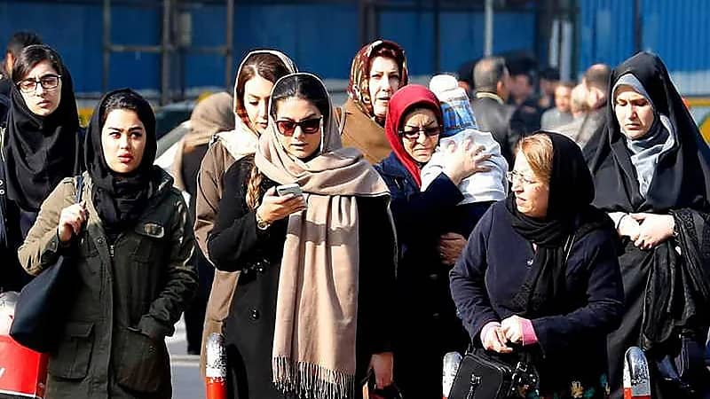 إيران تلغي دوريات شرطة الآداب بالكامل