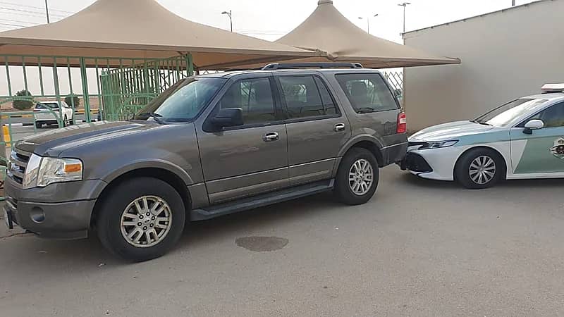 المرور يضبط قائدة مركبة تقود بتهور ومخالفة للآداب العامة