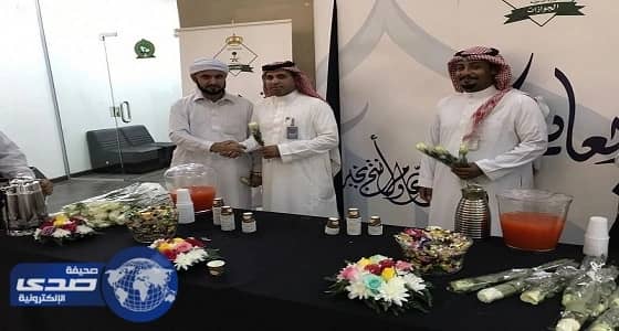 بالصور.. جوازات مطار الملك عبد العزيز بجدة تعايد المسافرين