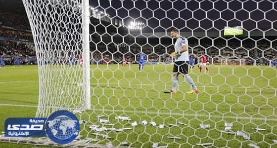 دوناروما يتحلى بالهدوء رغم القاء أموال مزيفة عليه في لقاء الدنمارك