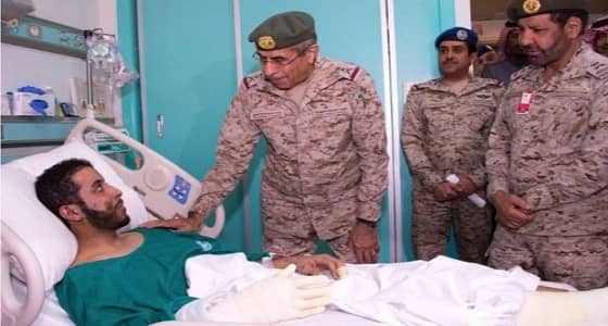 بالصور.. رئيس الأركان العامة يطمئن على مصابي عمليتي عاصفة الحزم وإعادة الأمل