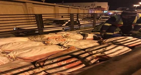 بالصور.. إعدام 1500 دجاجة فاسدة شرق الطائف