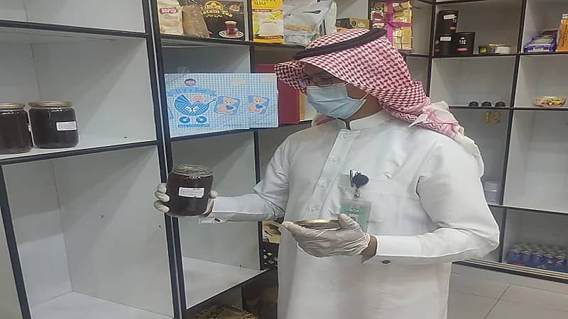 ضبط عسل مغشوش قبل توزيعه على الأسواق في بحر أبوسكينة