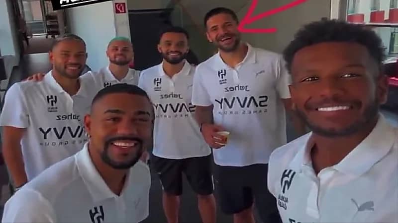 مقلب كوميدي للبليهي في لاعبي الهلال .. فيديو