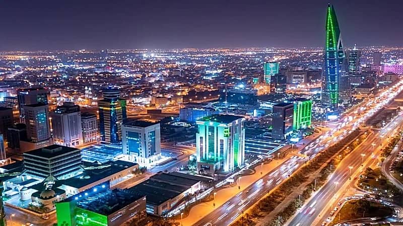 شاهد.. اللون الأخضر يزين معالم البحرين والإمارات والأردن