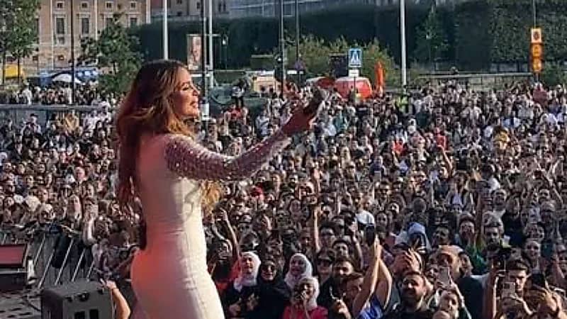 كارول سماحة تتألق في حفلها بالسويد وسط حشد جماهيري