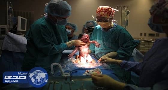 طبي عسير يكتشف سيدة لديها رحمين أثناء الولادة