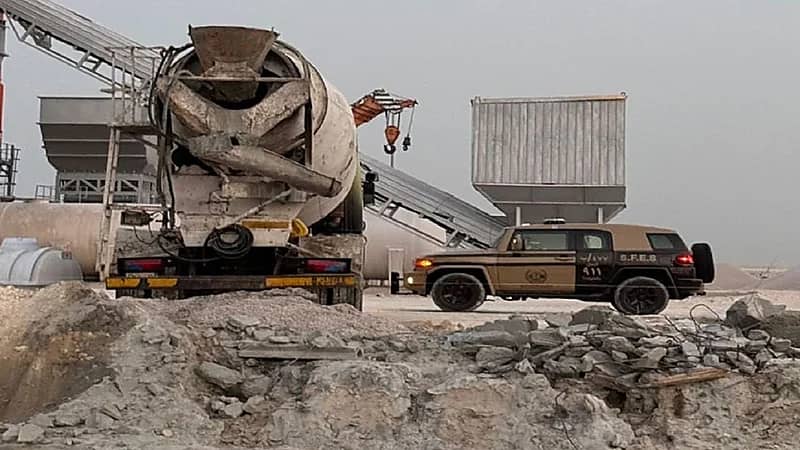 ضبط مخالف لتلويثه البيئة بتفريغ مواد خرسانية بالمنطقة الشرقية