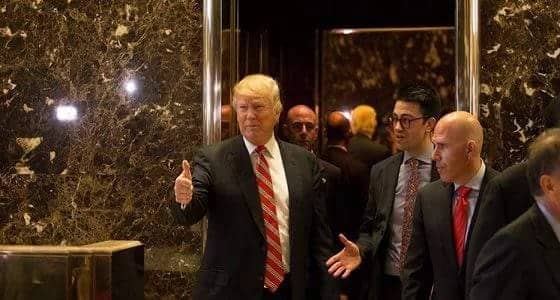 بالفيديو..إنابة رئيس مزيف عن ترامب في بروفات حفل تنصيبه