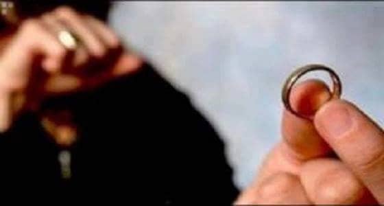 مصري يطلق زوجته عبر " الفيسبوك" ..والسبب لا يصدق !