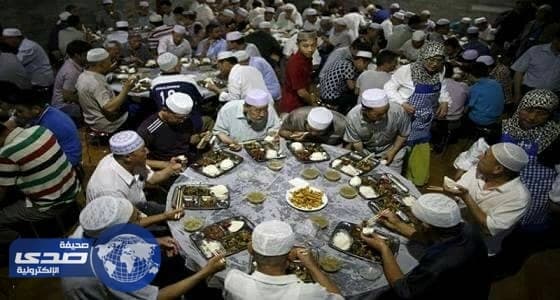 تعرف على بلد أوروبي يفطر فيه المسلمون ساعة واحدة