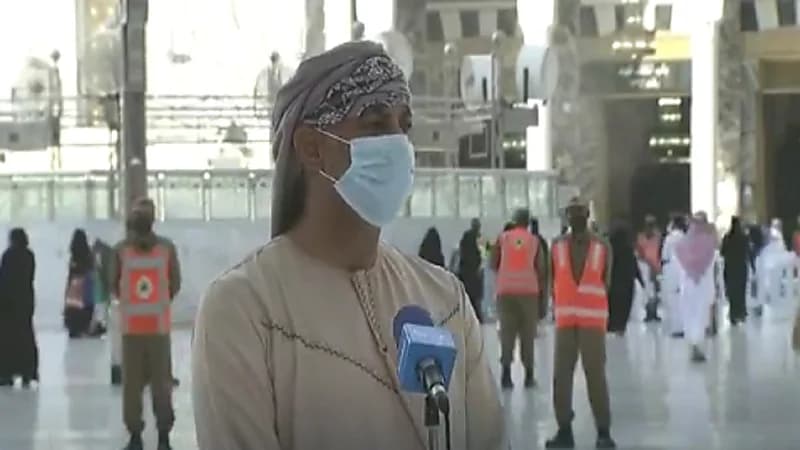 بالفيديو .. معتمر عراقي يوجه رسالة لأهل بغداد من أمام الحرم المكي