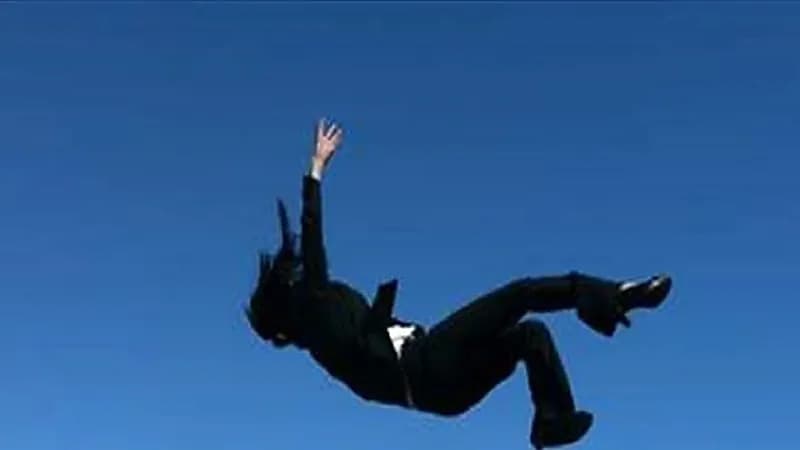 سيدة حامل تسقط من الدور الثالث بمكة و"الصحة" تتفاعل