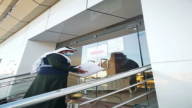 شاهد.. ممارس صحي أصيب بكورونا يوجه رسالة للمواطنين والمقيمين بشأن اللقاح