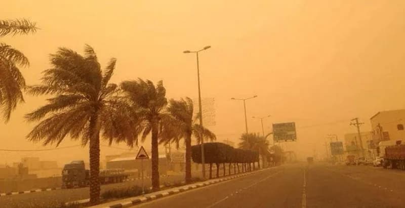 رياح نشطة وأتربة مثارة على المدينة المنورة