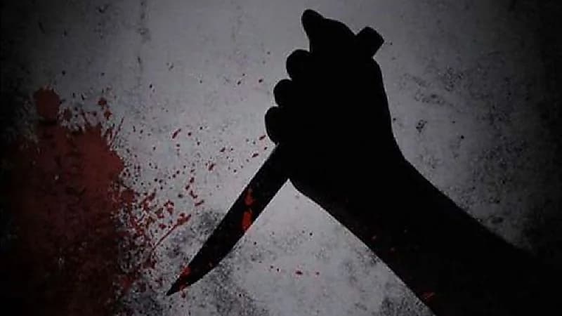 منشد بريطاني يتلو القرآن داخل المسجد النبوي