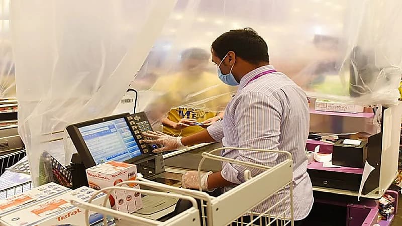 أمانة جدة تكثف مجهوداتها في تطبيق الاحترازات الوقائية في المنشآت التجارية