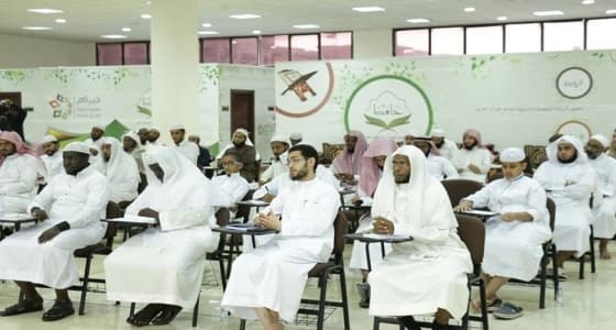 بالصور.. برامج وإجازات قرآنية مجانية لحفاظ القرآن عبر " حافظ "