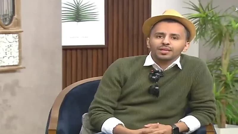 بالفيديو.. قصة طالب حول معاناته من "التأتأة" إلى تعلم 5 لغات