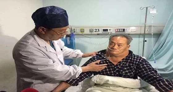 بالفيديو.. مرض نادر يحول رجل إلى هولك الخارق