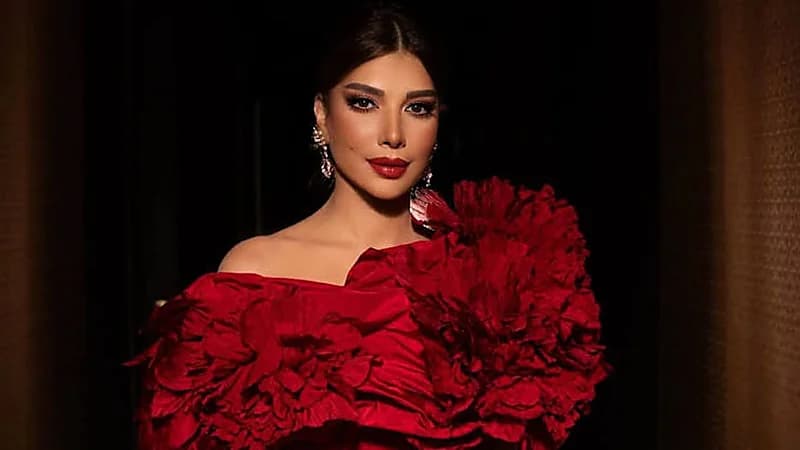 أصالة ترفض عبارة "التقدم في العمر" وتمازح طبيب تجميل بضربة على يده.. فيديو