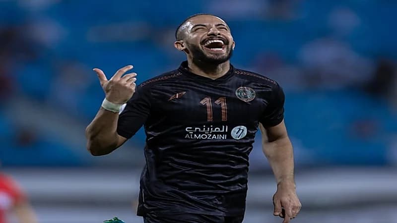 منافسة بين أندية روشن لضم هتان باهبري