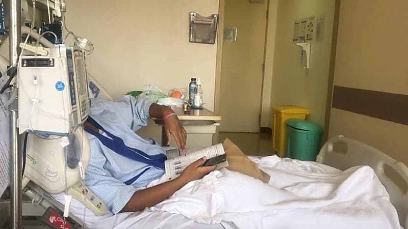 طالب مريض بالسرطان يتابع دروسه على منصة مدرستي أثناء العلاج