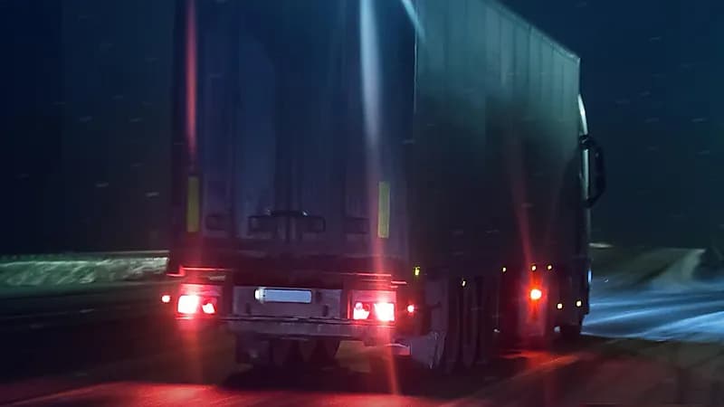 النقل: فرض عقوبات وغرامات للشاحنات الأجنبية المخالفة