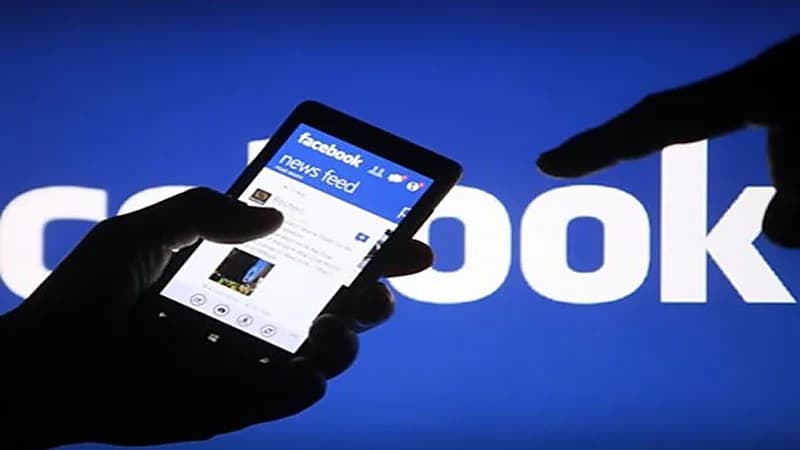 تعليق على فيسبوك يدفع رجلًا لتطليق زوجته