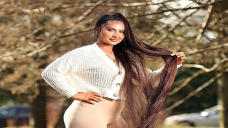 بالصور.. فتاة تمتلك أطول شعر في بريطانيا